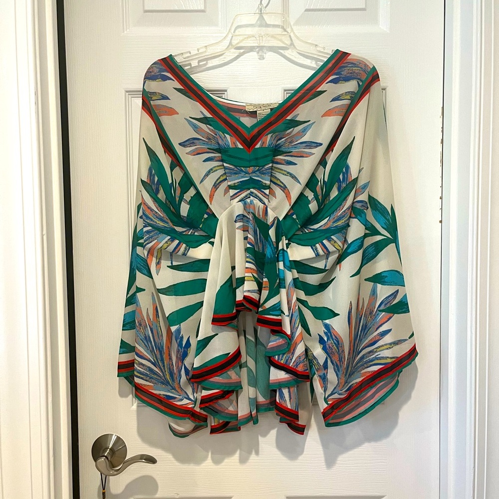 Women’s blouse. Bell sleeve. Excellent condition.